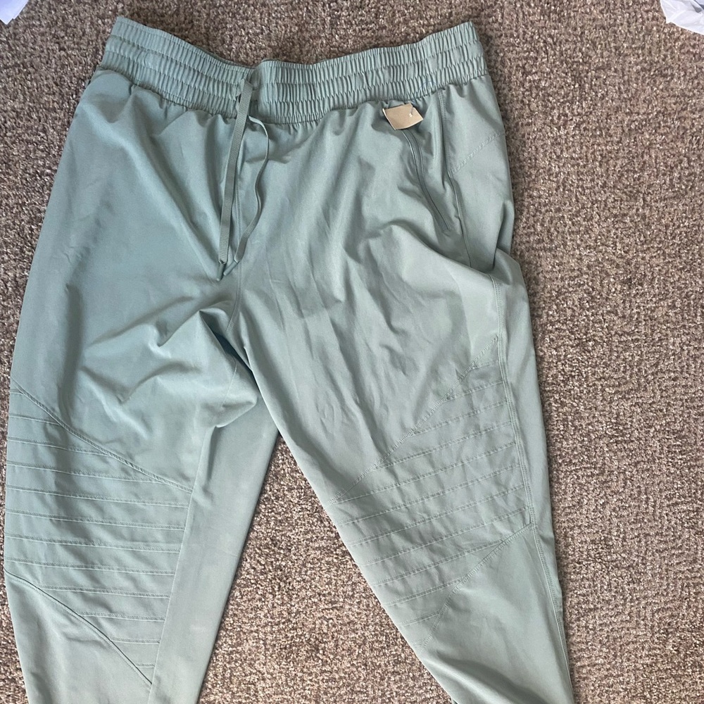 All in motion Capri joggers